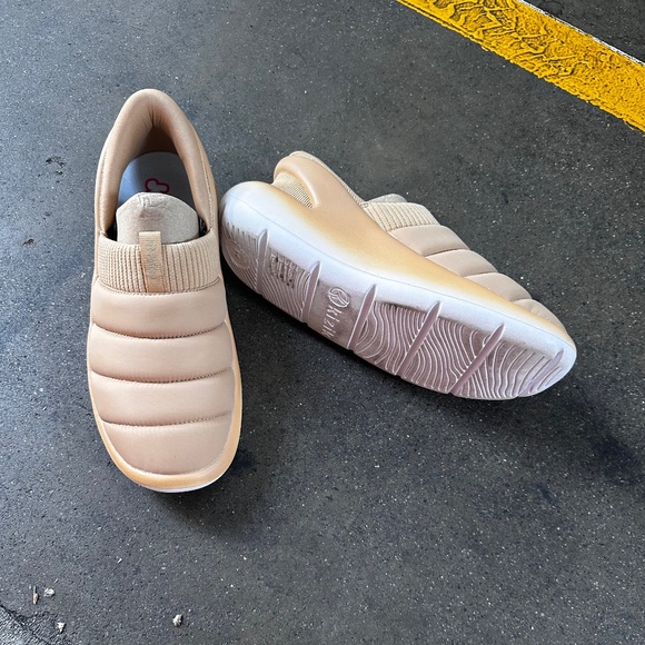 Shoes (Jet Puff) - Picture 1 of 6